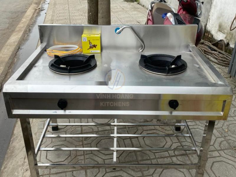 Bếp á đôi công nghiệp có thiết kế hiện đại với 2 họng đốt