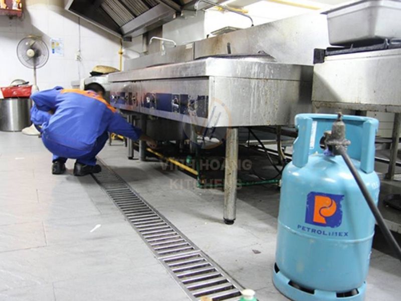 Cách sử dụng bếp ga công nghiệp - Bật bếp