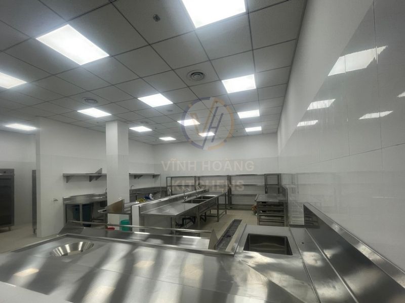Đơn vị thi công bếp công nghiệp 1 chiều uy tín Vĩnh Hoàng Kitchens