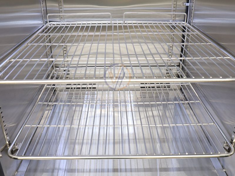 Tủ đông được làm bằng 100% Inox