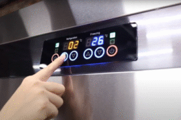 Hướng dẫn chi tiết cách chỉnh nhiệt độ tủ mát công nghiệp