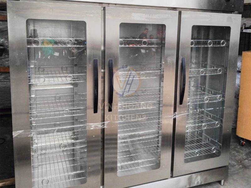 Sau mỗi lần sử dụng cần phải tiến hành vệ sinh tủ sấy định kỳ