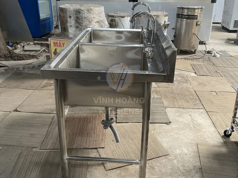 Nên mua chậu rửa cũ được làm bằng inox 304