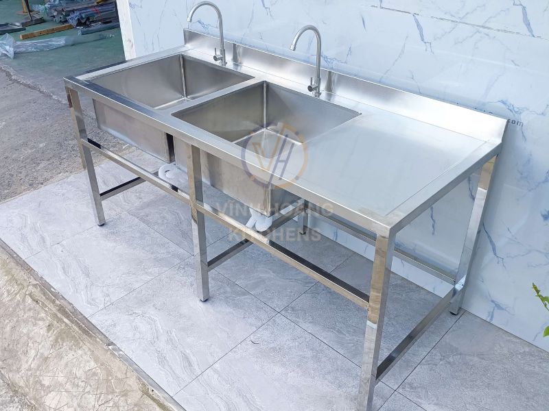 Toàn bộ thân chậu rửa đều được làm bằng inox 304