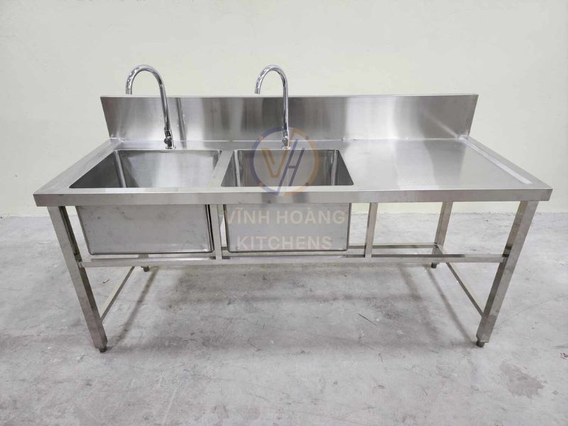 Ưu tiên lựa chọn chậu rửa công nghiệp được làm bằng inox 304