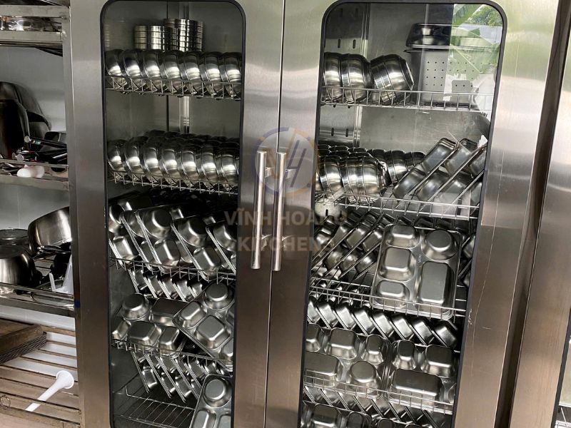 Nên ưu tiên lựa chọn tủ sấy được làm bằng inox 304