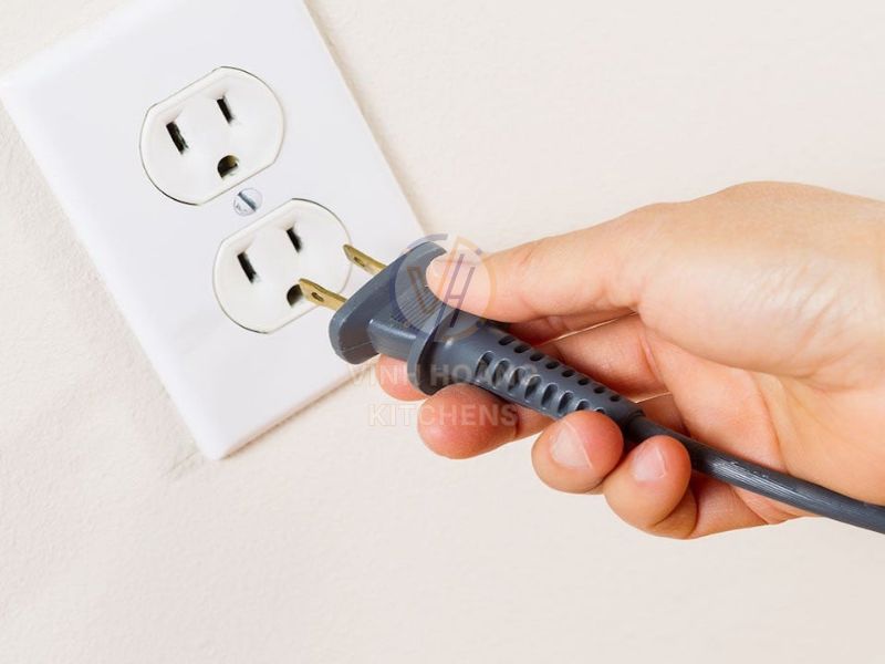 Không cắm điện lại ngay sau khi rút phích cắm
