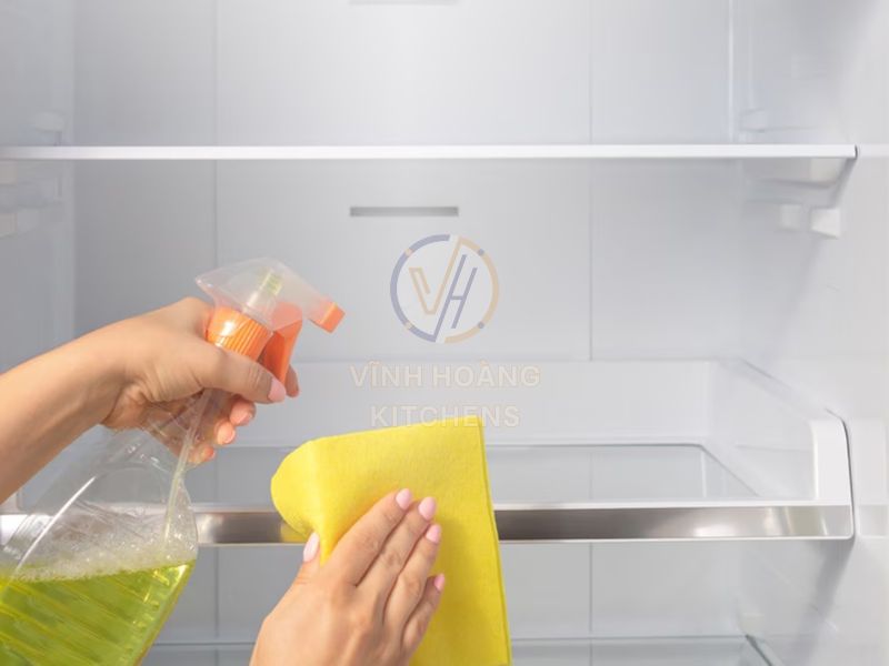 Thường xuyên vệ sinh tủ mát định kỳ