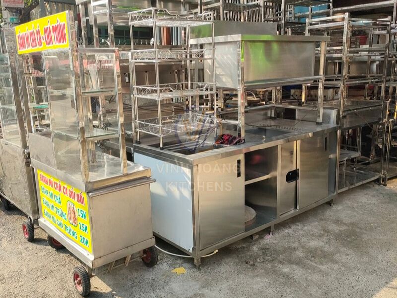 Nguồn từ kho thanh lý thiết bị bếp công nghiệp