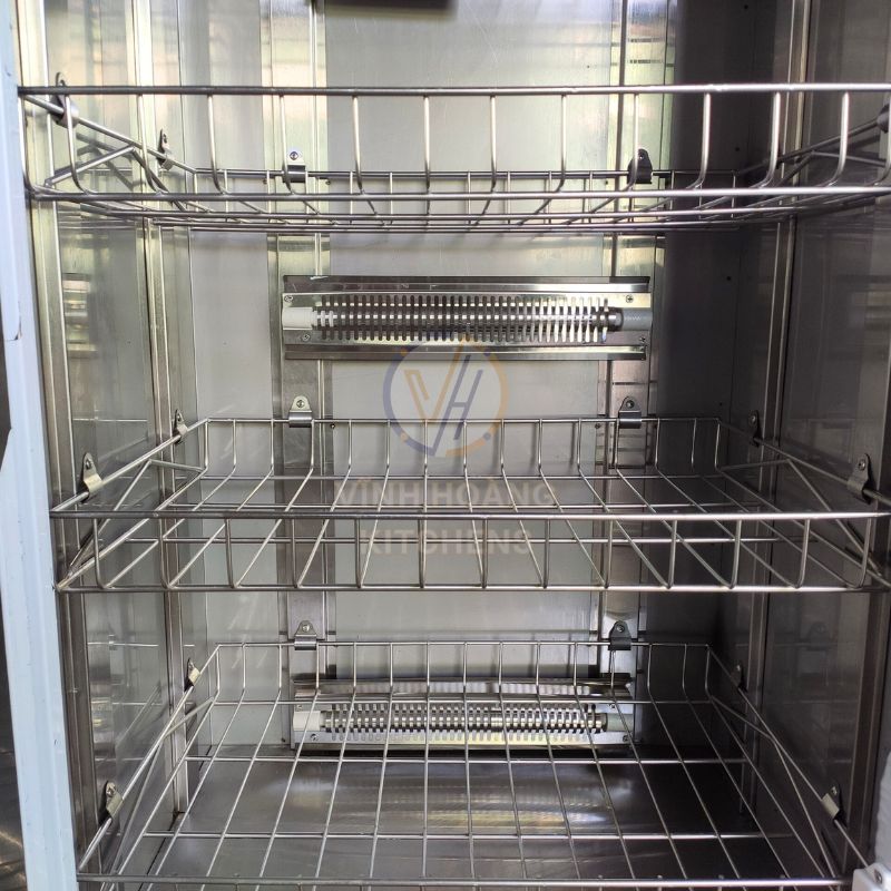 Tủ sấy được làm hoàn toàn bằng Inox 304