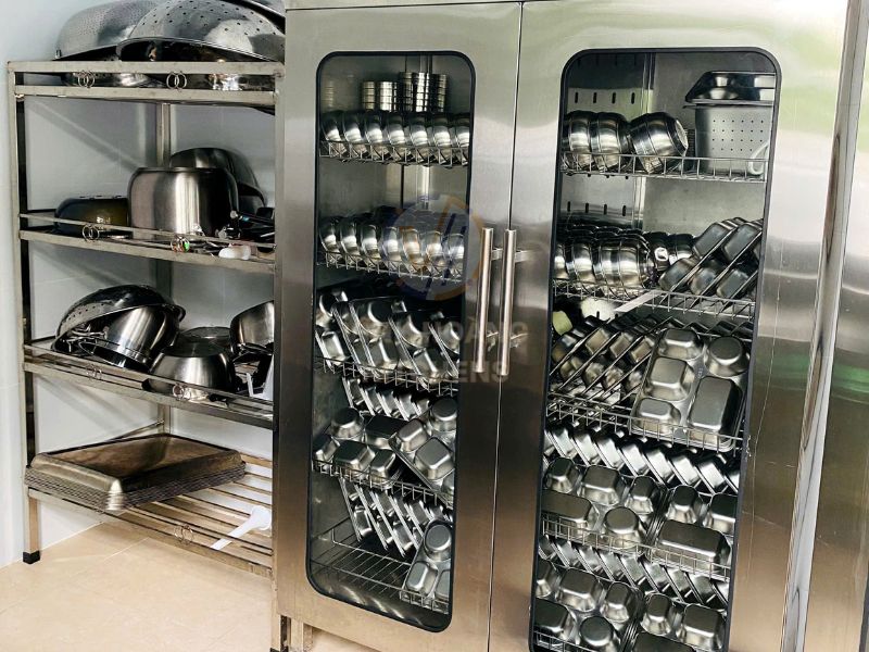 Tủ được sử dụng để sấy bát, khay dạng inox