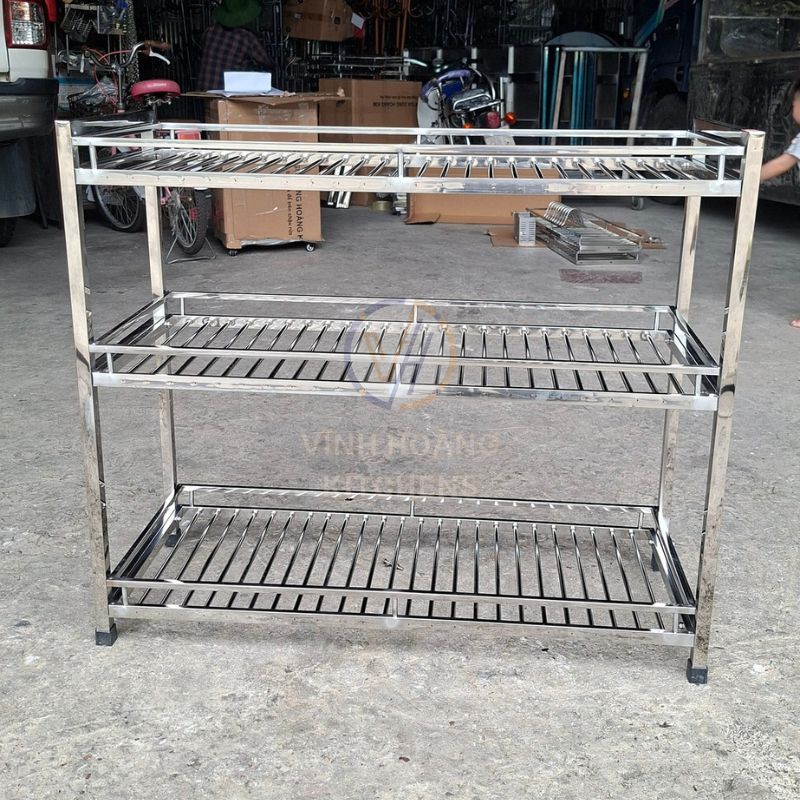 Kệ được gia công trực tiếp tại xưởng của Vĩnh Hoàng Kitchens