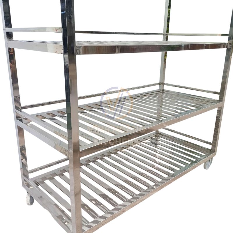 Thiết kế 4 tầng có khả năng lưu trữ nhiều đồ