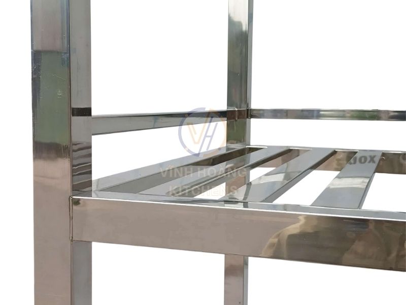 Kệ được làm bằng inox 304