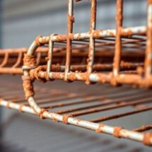 Kệ inox bị rỉ sét? 9 cách xử lý sạch như mới ngay tại nhà