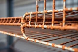 Kệ inox bị rỉ sét? 9 cách xử lý sạch như mới ngay tại nhà